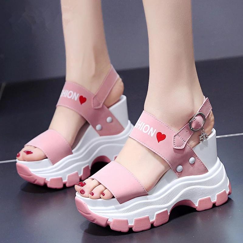 Chaussures robes 2021 Womans Coins Talons Loisirs Sandals Sandales Sandales Femme Non-Slip Pumps Pays Plate-forme Épais Piscine Filles Étudiante