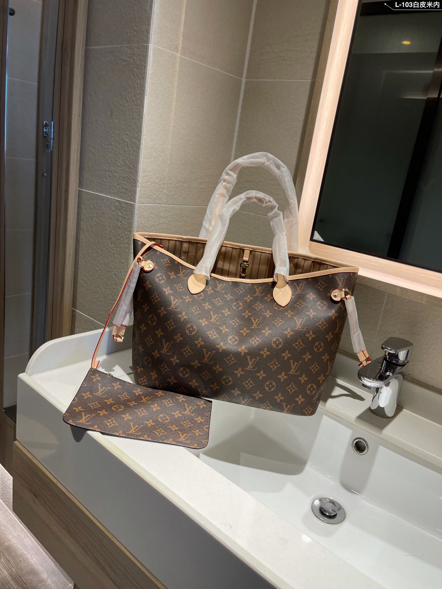 2020 new women leather handbags female mother package bag hand mother bill of lading shoulder bag women bag+Small bag N51106 M40157
2020 new women leather handbags female mother package bag hand mother bill of lading shoulder bag women bag+Small bag N51106 M40157