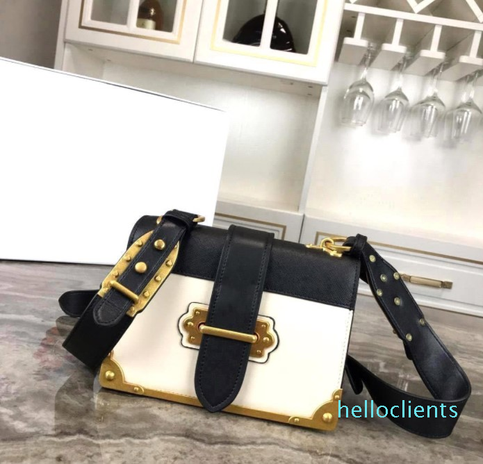Classic Designer Woman Handbags Cowhide Chain Crossbody Bags Mini .Genuine Leather Bags High Quality Shoulder bag Letter Purse tote bag 20cm, Red
Classic Designer Woman Handbags Cowhide Chain Crossbody Bags Mini .Genuine Leather Bags High Quality Shoulder bag Letter Purse tote bag 20cm, Red