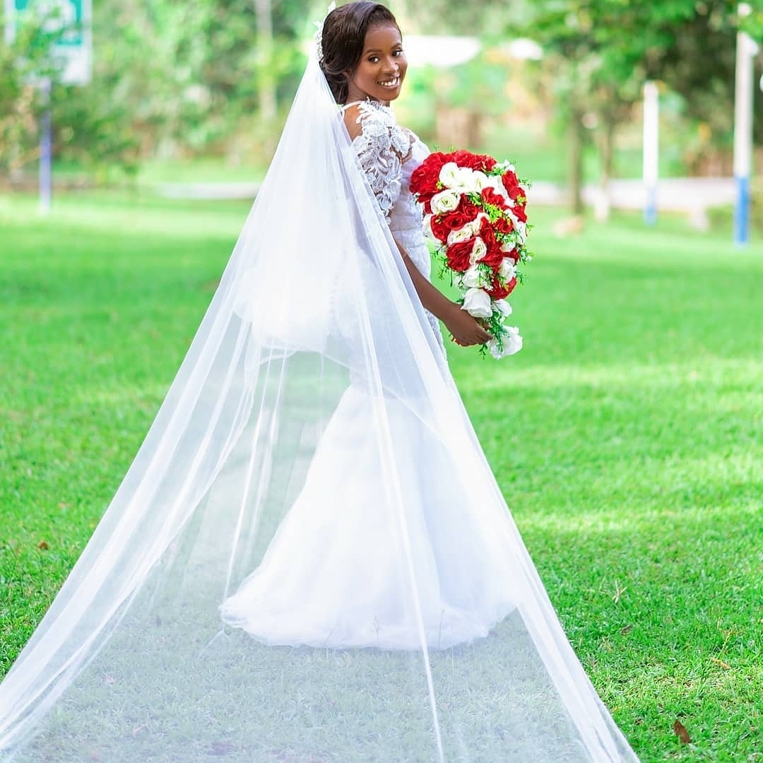 Plus Size Mermaid Wedding Dress Sheer Jewel Neck Long Sleeve Flower Lace Appliques Bridal Gowns Backless Bride Dresses