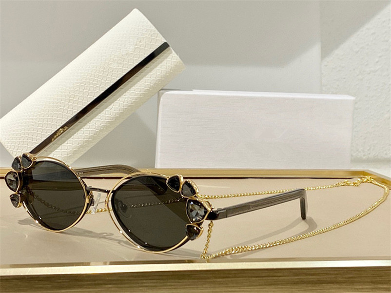 Sunglasses For Women Summer style Anti-Ultraviolet SHINE Retro oval metal frame Diamond chain fashion Eyeglasses Random Box
Sunglasses For Women Summer style Anti-Ultraviolet SHINE Retro oval metal frame Diamond chain fashion Eyeglasses Random Box
