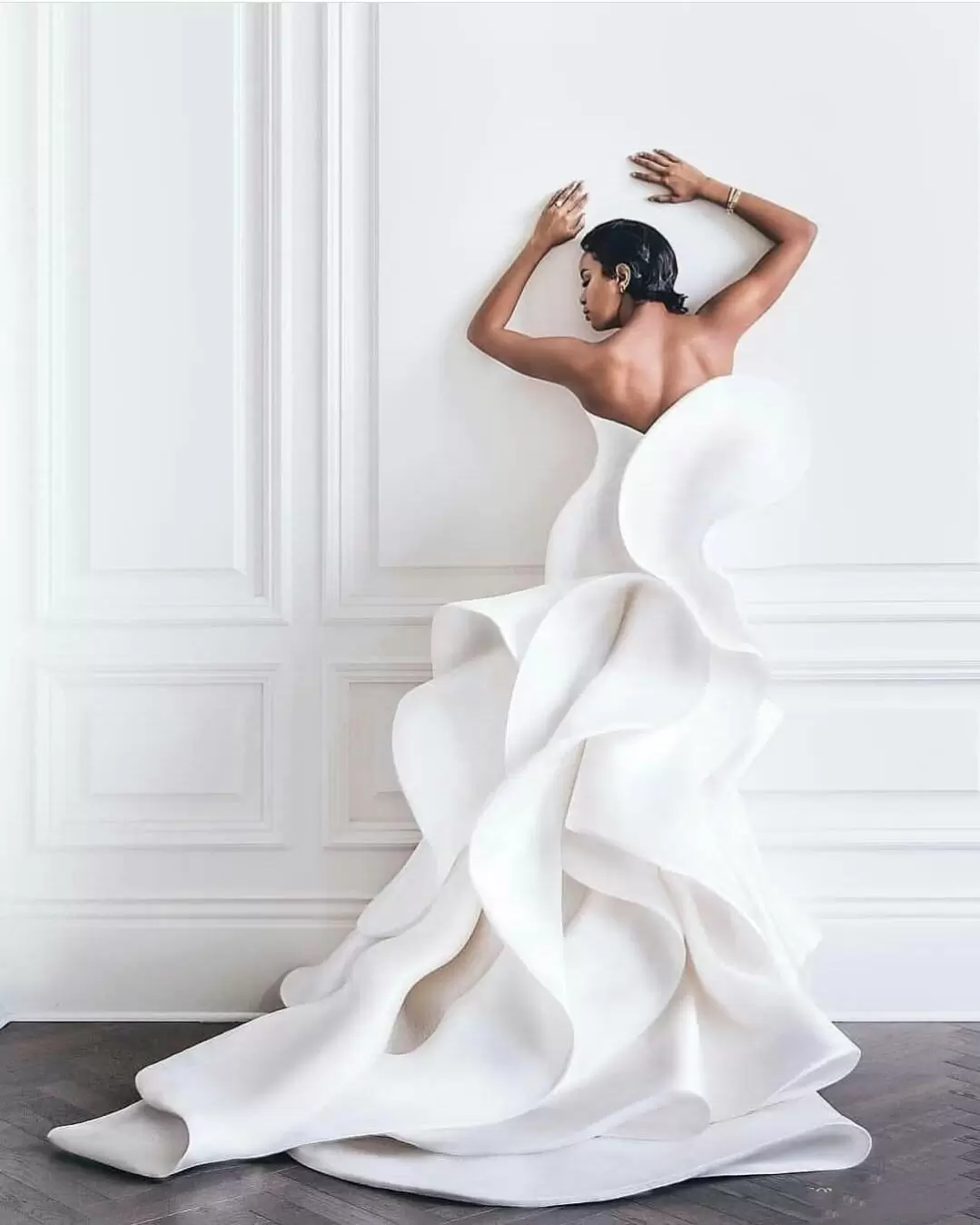 2022 Cheap Ruffles White Dresses Sweetheart Sweep Train Tiered Skirts Satin Mermaid Wedding Gowns African Plus Size Bridal Dress Lz0304