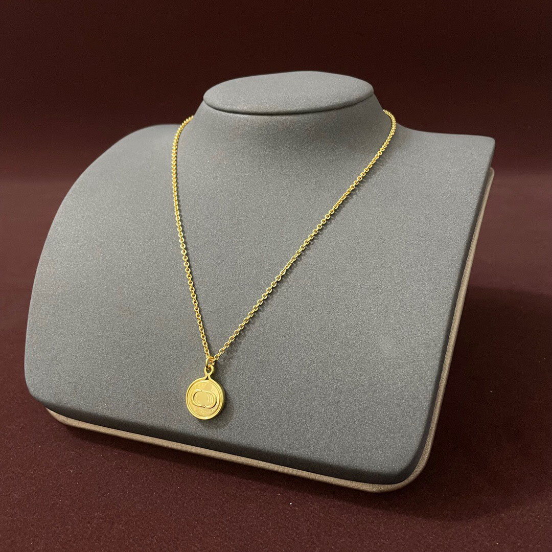 Designer letter Necklace have stamp Chain Exquisite Design high quality fashion beautiful with box 081810
Designer letter Necklace have stamp Chain Exquisite Design high quality fashion beautiful with box 081810