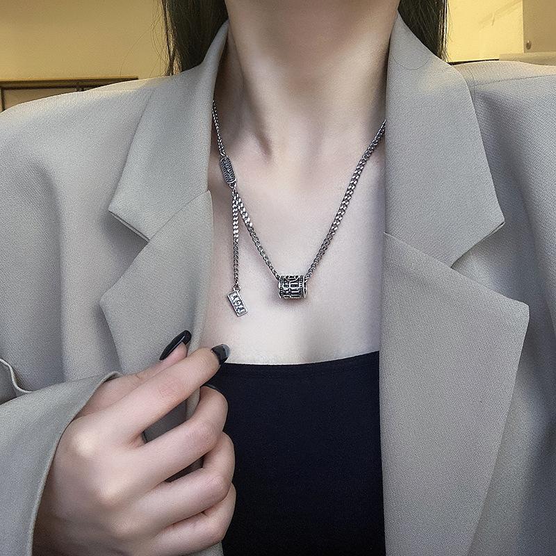 Chains Chinese Abacus Banknote Pendant Retro Personality Necklace Female Clavicle Hollow Chain Sweater Official Lady White Collar
Chains Chinese Abacus Banknote Pendant Retro Personality Necklace Female Clavicle Hollow Chain Sweater Official Lady White Collar