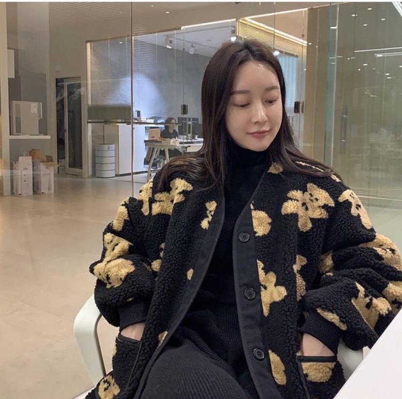 Nomikuma Korean Cartoon Bear Women Coat Causal Faux Lambswool Winter Warm Jacket New Long Sleeve V-neck Outerwear 6D550 210427
