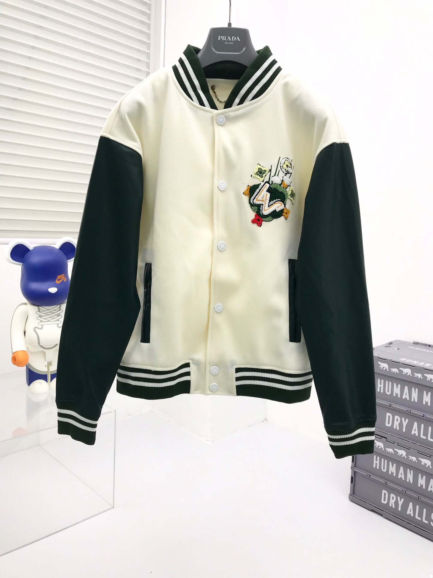 Mens Designer Sweaters Hoodies Womens Casual Round Neck Long Sleeve Sweater Couples High Quality Sweatshirt Black White Size -3XL 2233
Mens Designer Sweaters Hoodies Womens Casual Round Neck Long Sleeve Sweater Couples High Quality Sweatshirt Black White Size -3XL 2233