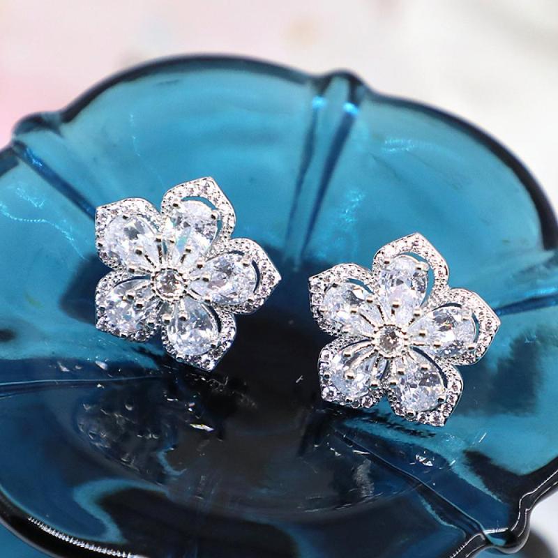 Stud Ins Retro Cherry Blossom Earrings Female 925 Silver Plated Exquisite And Elegant Zircon Crystal Flower Light Luxury, Golden;silver
Stud Ins Retro Cherry Blossom Earrings Female 925 Silver Plated Exquisite And Elegant Zircon Crystal Flower Light Luxury, Golden;silver