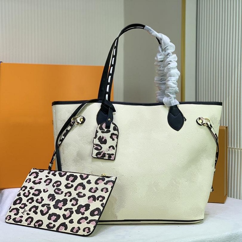 2021Classic high quality Leather Wild at Hear Shoulder Bag Small Pouch Embossing Luxury Designer Fashion Leopard Large Capacity Ladies Composite Handbag, Brown plaid red #m40995
2021Classic high quality Leather Wild at Hear Shoulder Bag Small Pouch Embossing Luxury Designer Fashion Leopard Large Capacity Ladies Composite Handbag, Brown plaid red #m40995