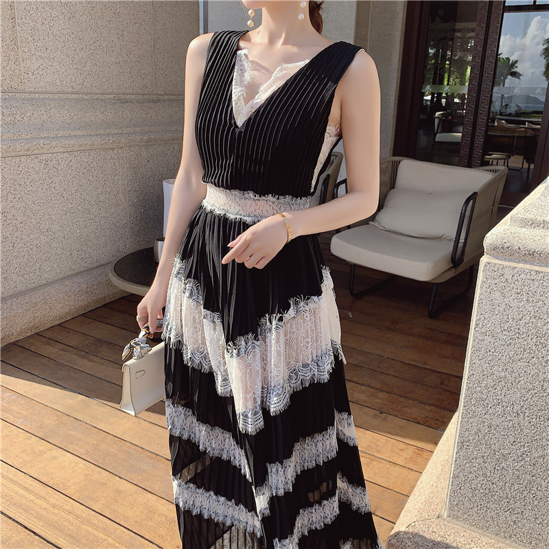 Sexy V-Neck Lace Stitching Maxi Dress Bohemian Summer Sleeveless Women High Waist Beach Pleated Long Vestidos 210519