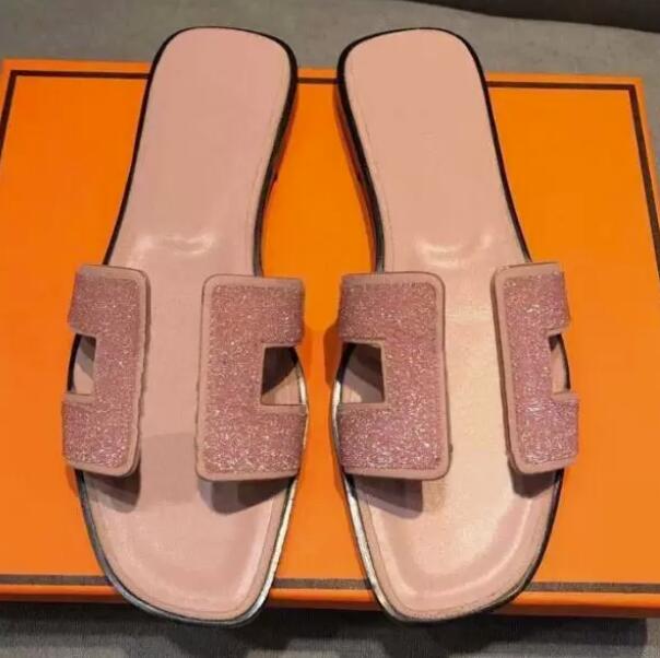 2022 new Fashion Sandals Genuine Leather H Women Slippers Summer luxury Flat Slides Ladies Beach Sandal Party Wedding Oran Slipper With Box 001, Look at the pictures
2022 new Fashion Sandals Genuine Leather H Women Slippers Summer luxury Flat Slides Ladies Beach Sandal Party Wedding Oran Slipper With Box 001, Look at the pictures