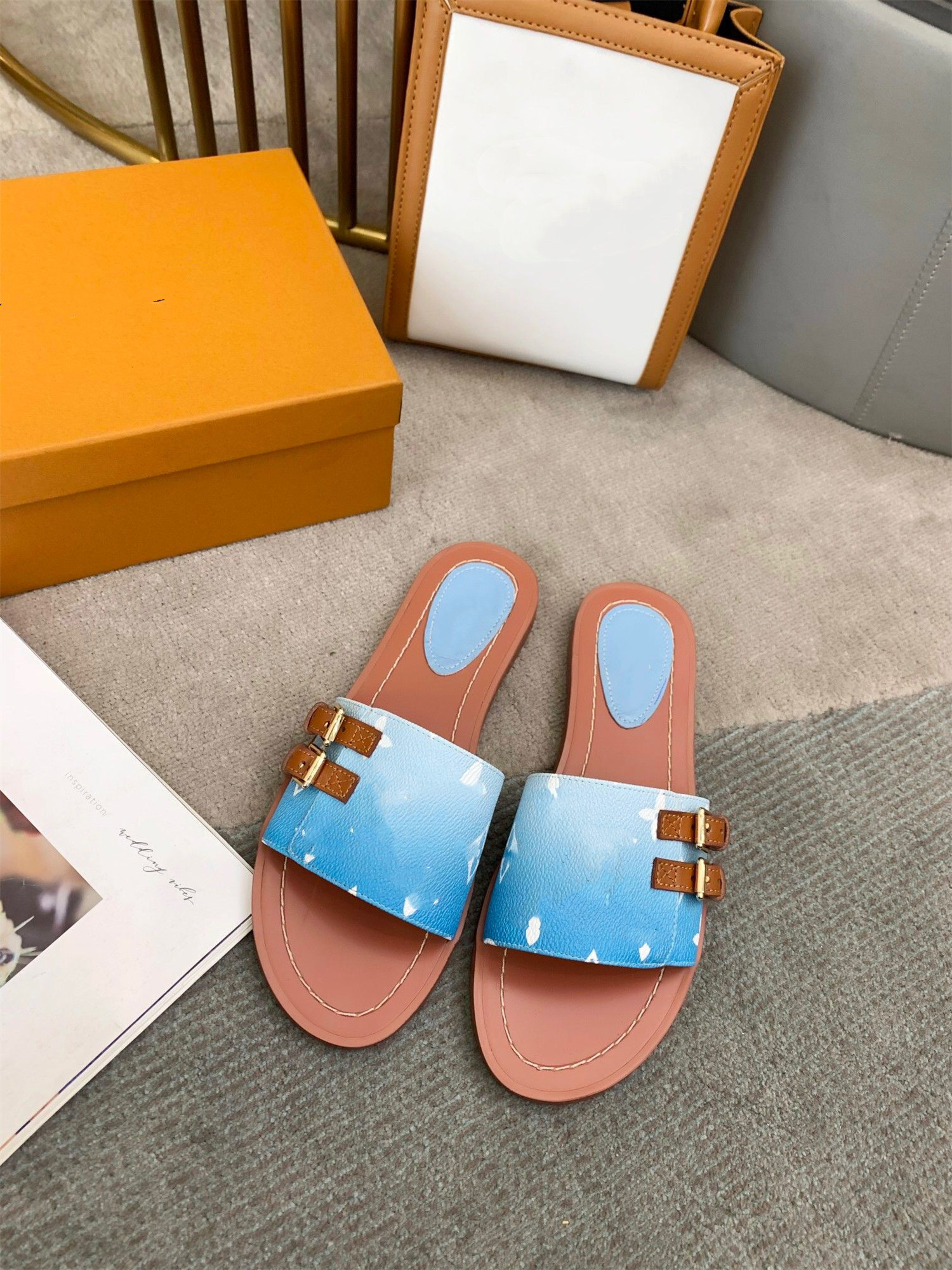 Top designer slippers beach interior leather luxury orange box of high quality size 35-42, Black
Top designer slippers beach interior leather luxury orange box of high quality size 35-42, Black