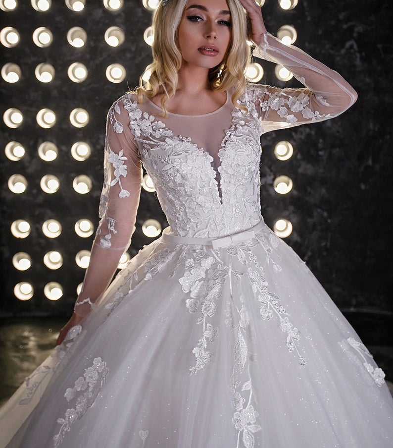 2021 White A Line Wedding Dresses Plus Size Bridal Gowns Jewel Neck Flower Appliques Covered Button Long Sleeve Vestios De Novia