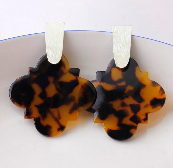 Fashion Kendra Style Designer Copper Polised Bar Inspired Leopard Acrylic Resin Quatrefoil Magnolia Dangle Drop Earrings wjl4090
Fashion Kendra Style Designer Copper Polised Bar Inspired Leopard Acrylic Resin Quatrefoil Magnolia Dangle Drop Earrings wjl4090