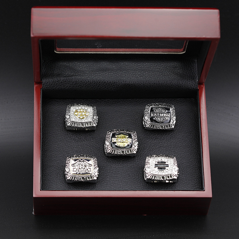 5pcs HARLEY-DAVIOSON MOTORCYCLES CHAMPIONSHIP RINGS SPORTSTER 1200 LOW STREET GLIDE NIGHT ROD STREEL BOB HOG ALLOY RING FOR MAN Jewelry
5pcs HARLEY-DAVIOSON MOTORCYCLES CHAMPIONSHIP RINGS SPORTSTER 1200 LOW STREET GLIDE NIGHT ROD STREEL BOB HOG ALLOY RING FOR MAN Jewelry