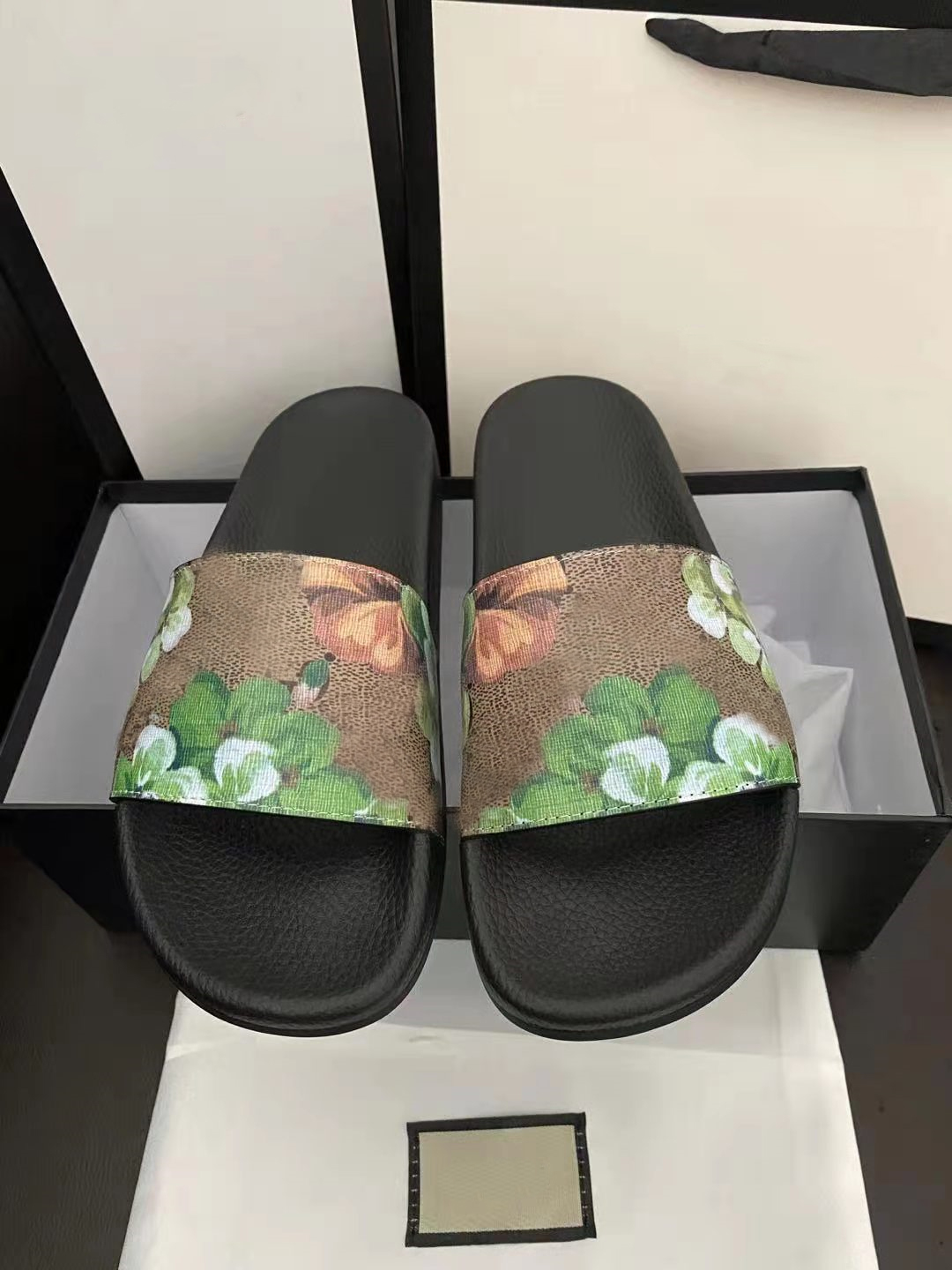 2021 slippers outdoor summer rubber sandals for men and women home indoor bathroom designer flat bottom fashion ladies beach slide size 35-46, 10
2021 slippers outdoor summer rubber sandals for men and women home indoor bathroom designer flat bottom fashion ladies beach slide size 35-46, 10