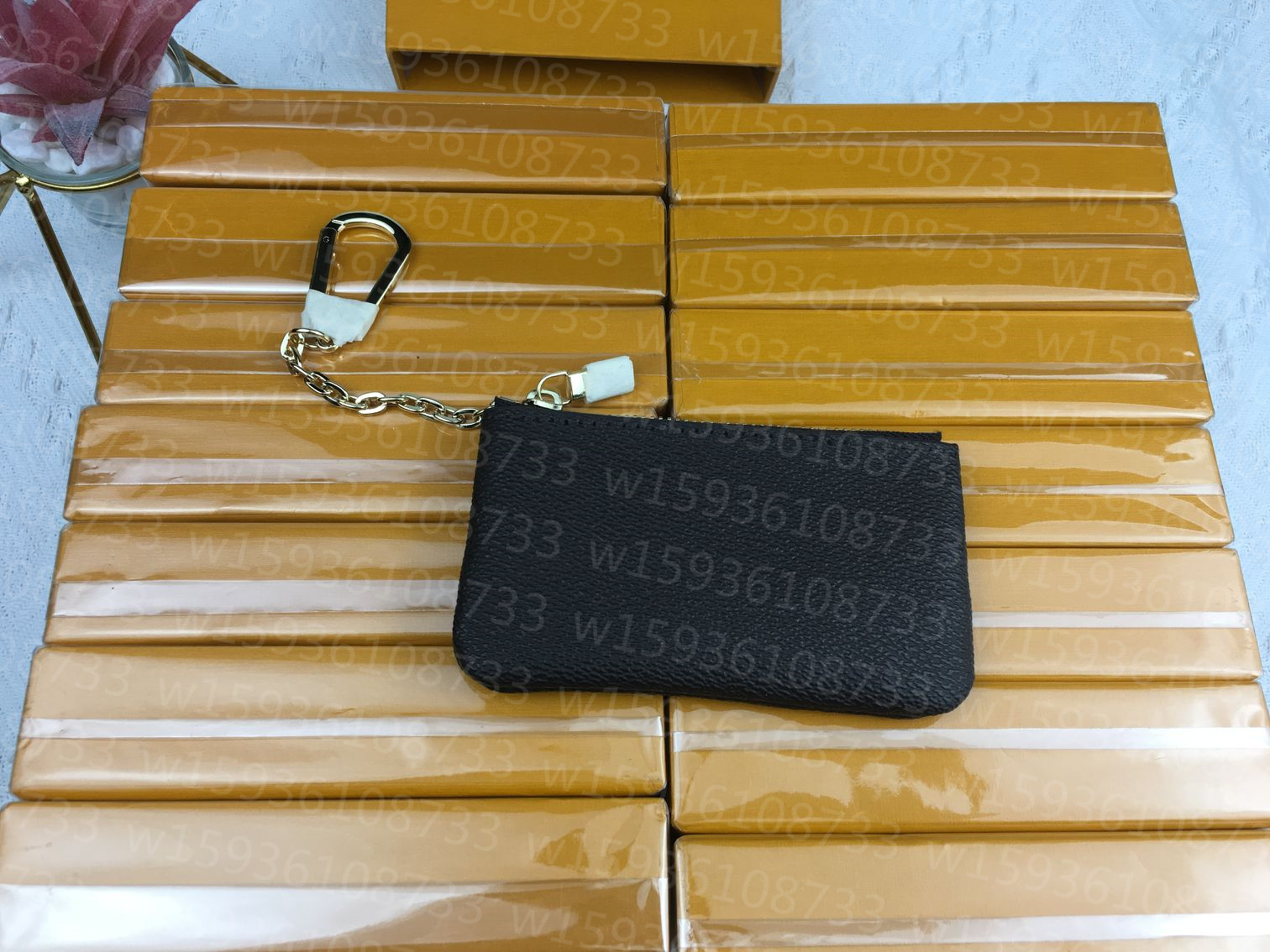 2021 fashion classic short coin purse gift men and women key card bag multi-purpose, Red;blue
2021 fashion classic short coin purse gift men and women key card bag multi-purpose, Red;blue