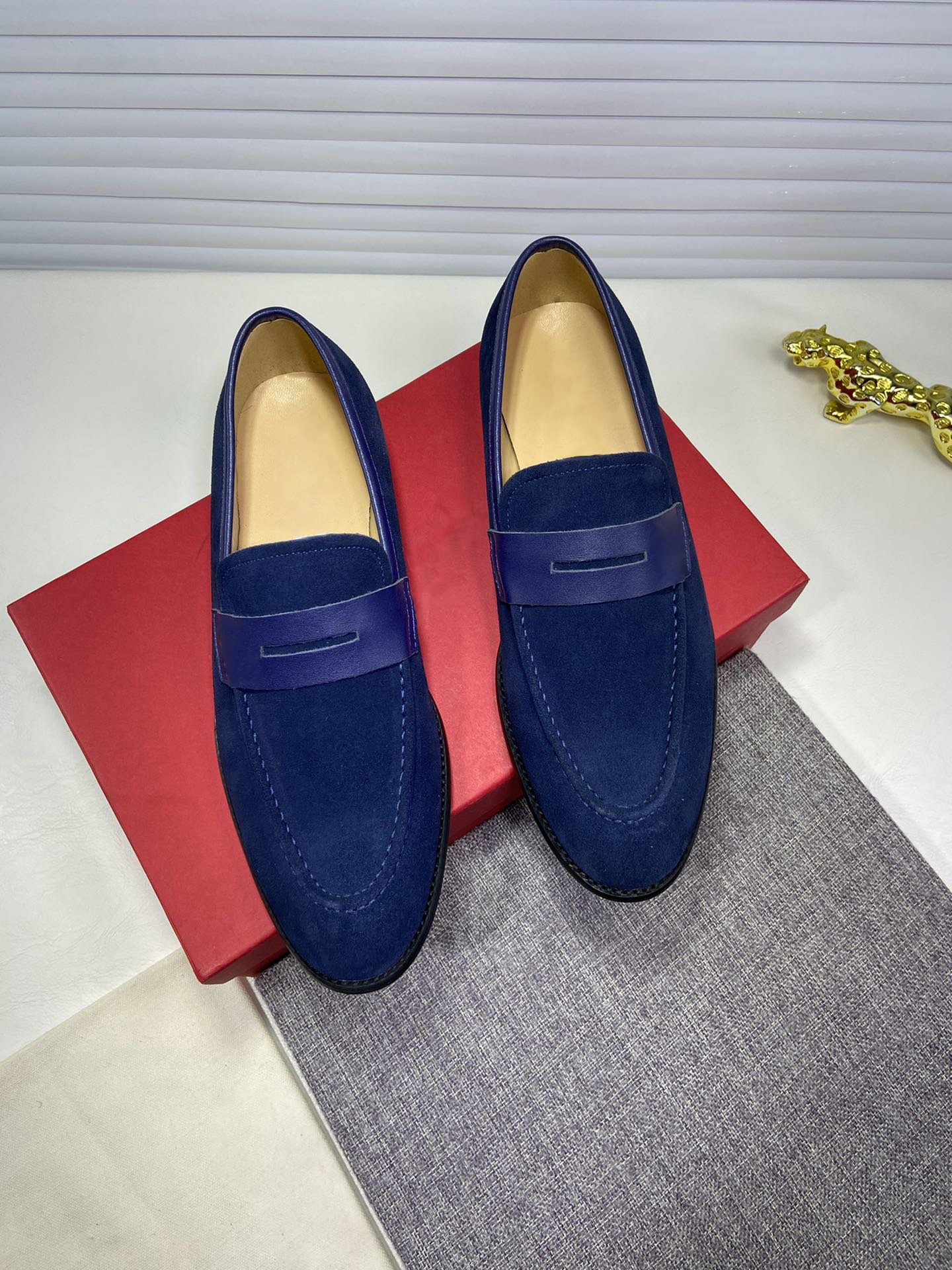 2022 New Business Luxury Designer Dunks Casual Shoes SF BUCKLED MOCCASIN SHOES sneakers Comfortable Breathable Design trend Size 38-44, Photo color
2022 New Business Luxury Designer Dunks Casual Shoes SF BUCKLED MOCCASIN SHOES sneakers Comfortable Breathable Design trend Size 38-44, Photo color