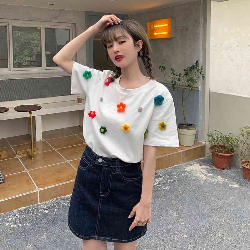 Short Tshirts for Women Summer Sweet Flower Decoration Fresh Kawaii Woman Tops Fashion All-match Korean Blouses Tees 210525