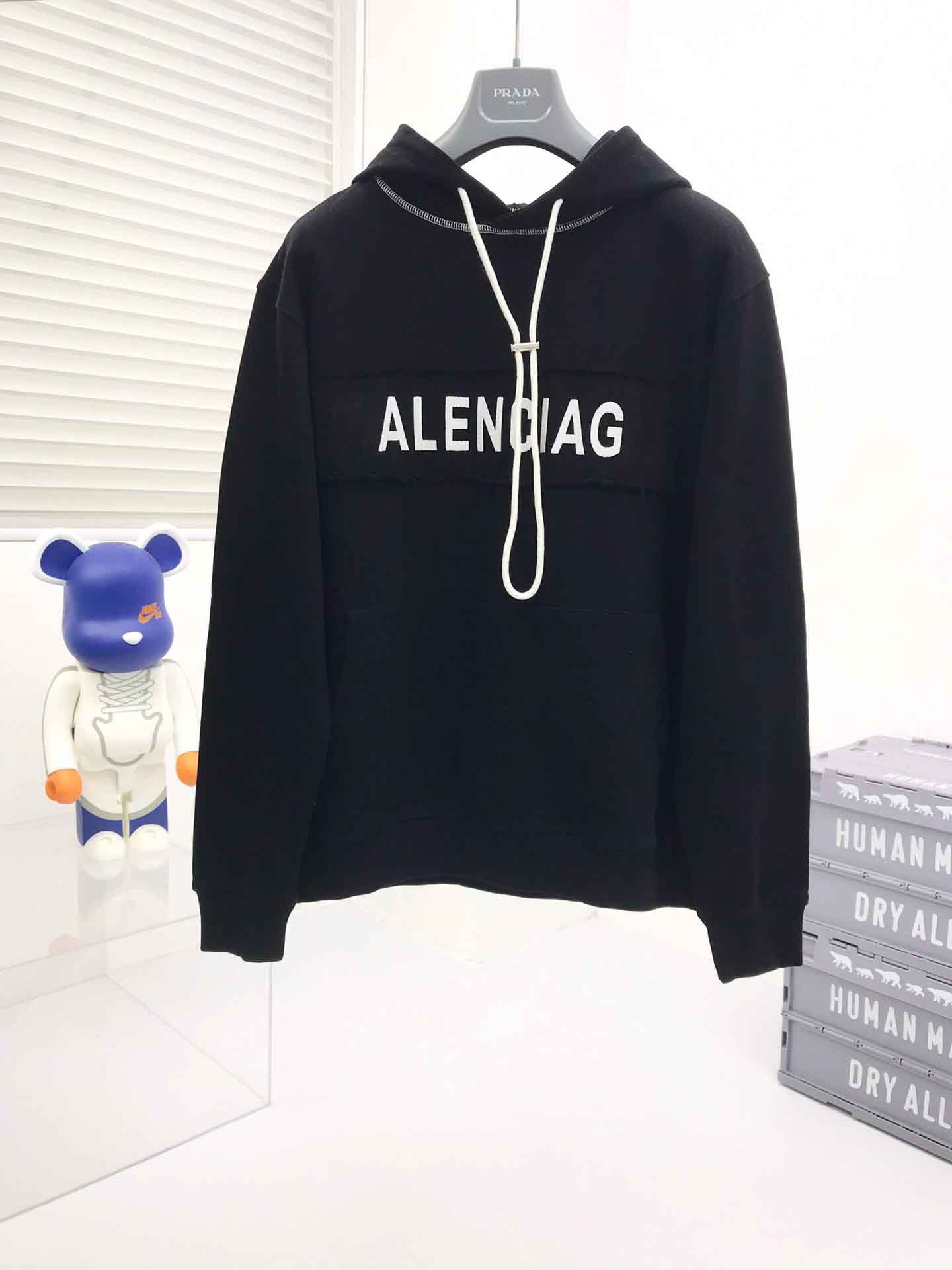 2022ss sea newspaper printing series, Peugeot saddle pocket with silver hardware accessories, customized Organza rib,01 transparent jed, Black
2022ss sea newspaper printing series, Peugeot saddle pocket with silver hardware accessories, customized Organza rib,01 transparent jed, Black