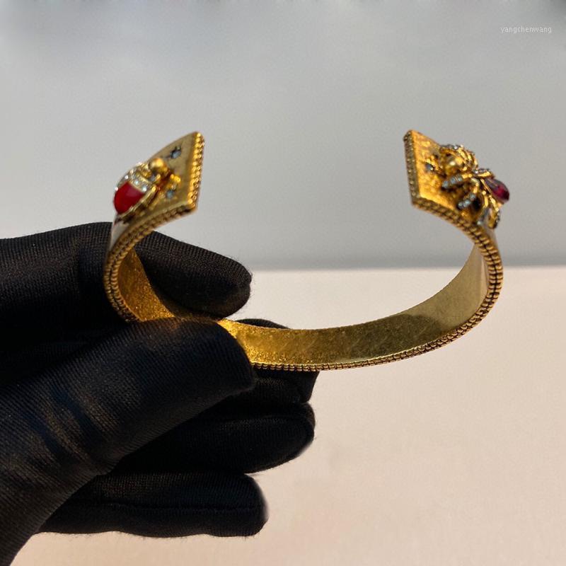 Fashion Decadent Aesthetics Skull Red Spider Bangle Vintage Gold Color Punk Jewelry For Women Gift
Fashion Decadent Aesthetics Skull Red Spider Bangle Vintage Gold Color Punk Jewelry For Women Gift