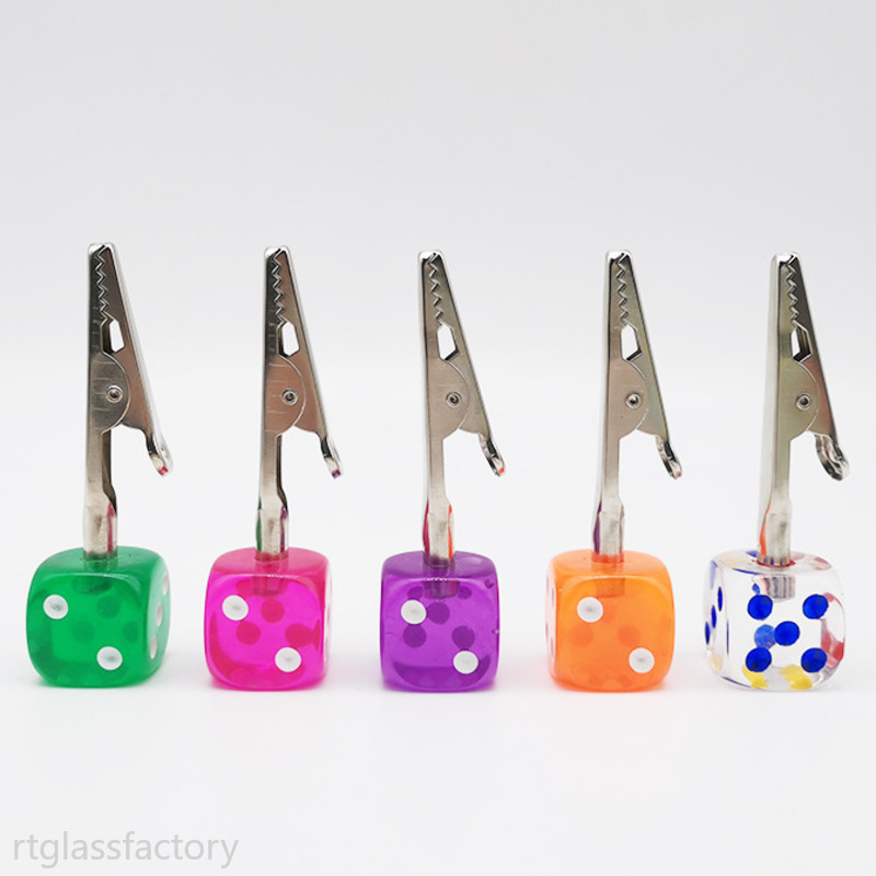 Portable Dice Bracket Roach Clip Smoking Accessories Support Stand Dry Herb Tobacco Preroll Cigarette Holder with Clamp Tongs card clips
Portable Dice Bracket Roach Clip Smoking Accessories Support Stand Dry Herb Tobacco Preroll Cigarette Holder with Clamp Tongs card clips