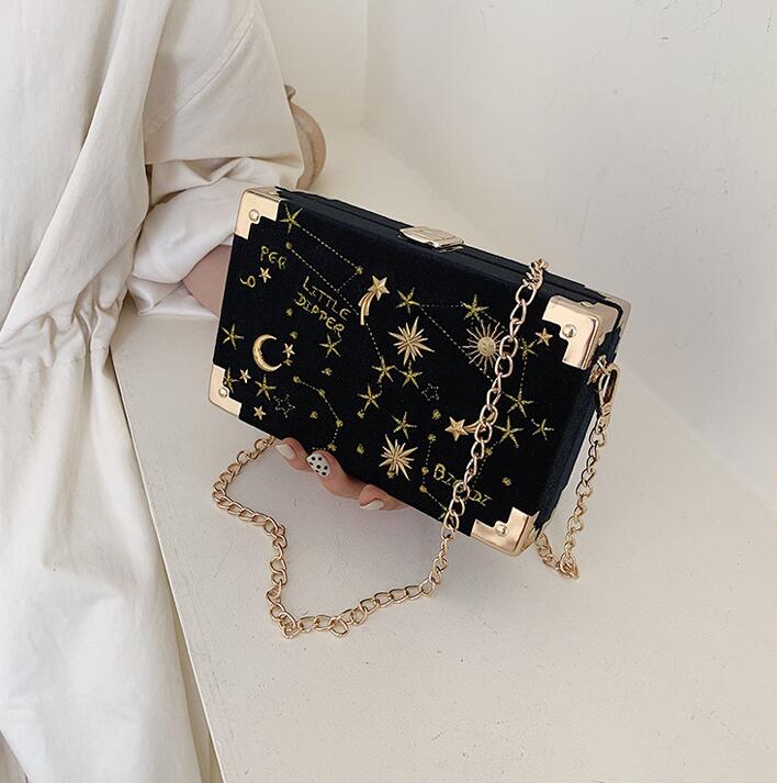 Factory wholesale women handbag rivet chain bag street trend Corduroy blue womens handbags elegant Joker hard box fashion clutch bags
Factory wholesale women handbag rivet chain bag street trend Corduroy blue womens handbags elegant Joker hard box fashion clutch bags