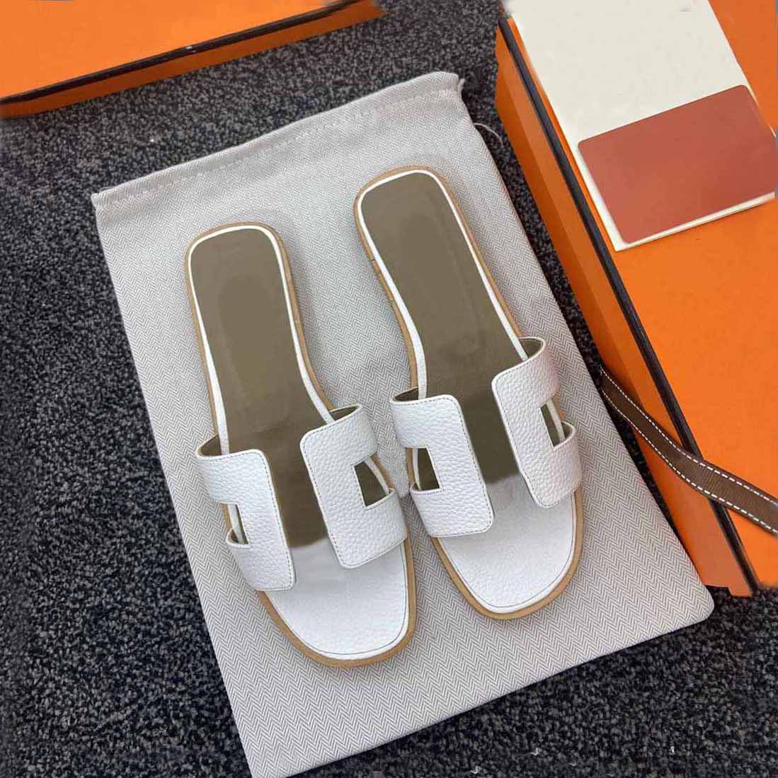 high quality beach slippers Classic Flat woman slipper Summer lady Cartoon Big Head Leather Bath fashion women shoes Large size 35-42, Black
high quality beach slippers Classic Flat woman slipper Summer lady Cartoon Big Head Leather Bath fashion women shoes Large size 35-42, Black