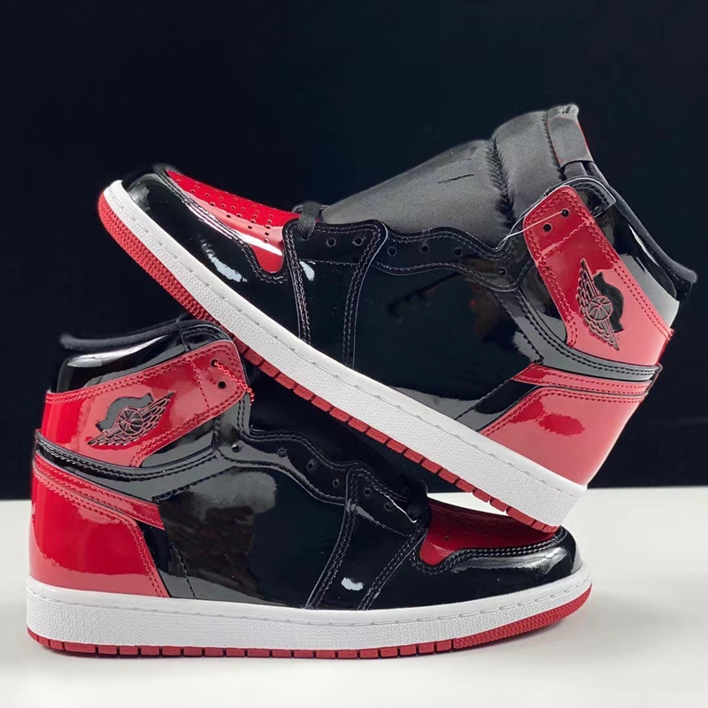 Designer basketball Shoes high J1S OG outdoor sports men training running shoes Sneakers 555088-063 with original box, Packing box
Designer basketball Shoes high J1S OG outdoor sports men training running shoes Sneakers 555088-063 with original box, Packing box
