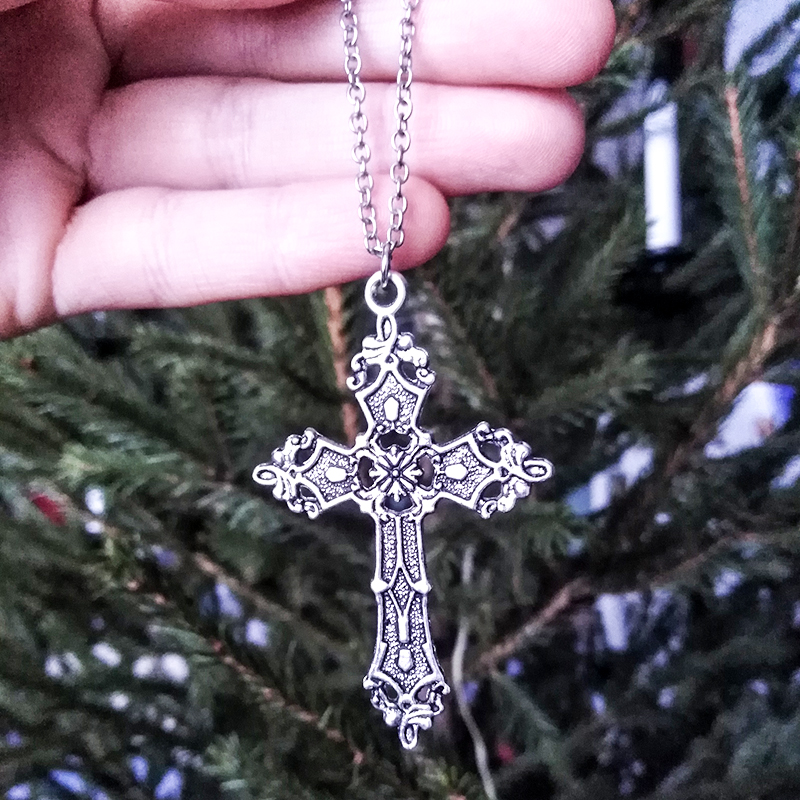 Vuntage Christ Baroque Cross Pendant Necklace Bohemian Style with Chain for Gift