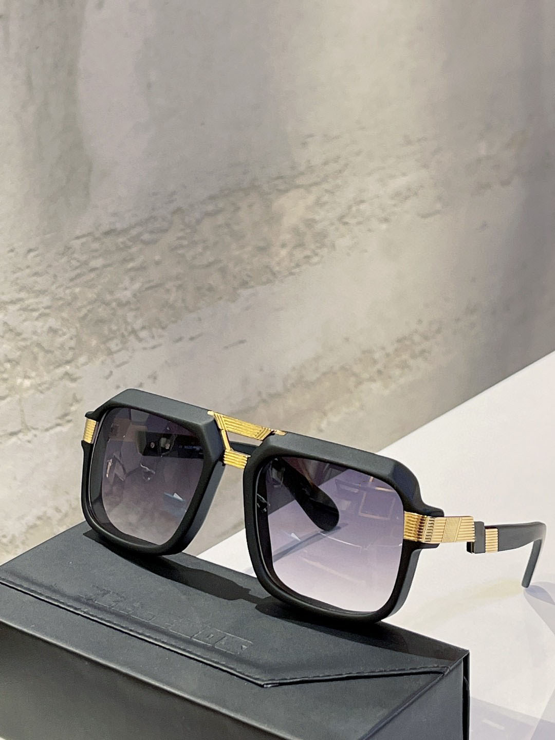 Classic retro mens sunglasses fashion design womens glasses luxury brand designer eye glass mirror frame top quality Simple business style
Classic retro mens sunglasses fashion design womens glasses luxury brand designer eye glass mirror frame top quality Simple business style