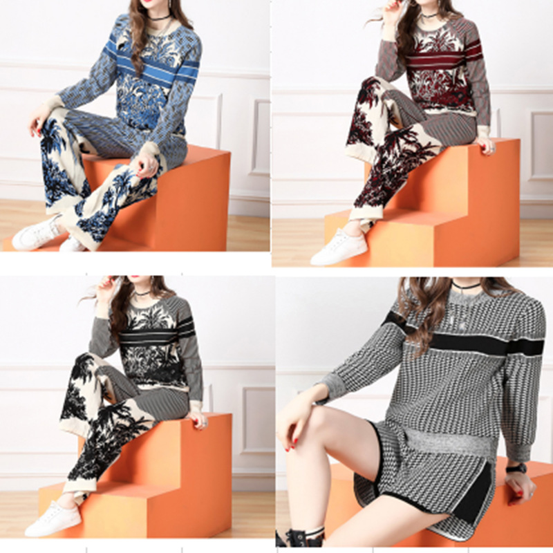Luxury designers Womens Tracksuits Two Pieces outfit fashion Women Crop Top With Pants Set Outfits Casual Sweatsuits Designer autumn winter Jogging Sportwear 
Luxury designers Womens Tracksuits Two Pieces outfit fashion Women Crop Top With Pants Set Outfits Casual Sweatsuits Designer autumn winter Jogging Sportwear