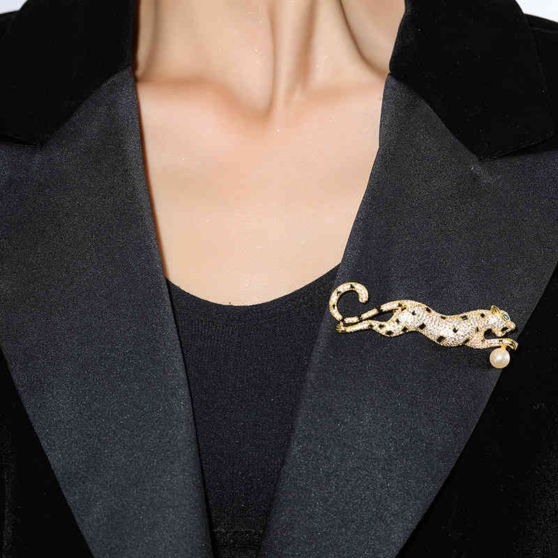 Exaggerated Copper Inlaid Zircon Leopard Brooch Men's Suit Coat Pin Pearl Diy