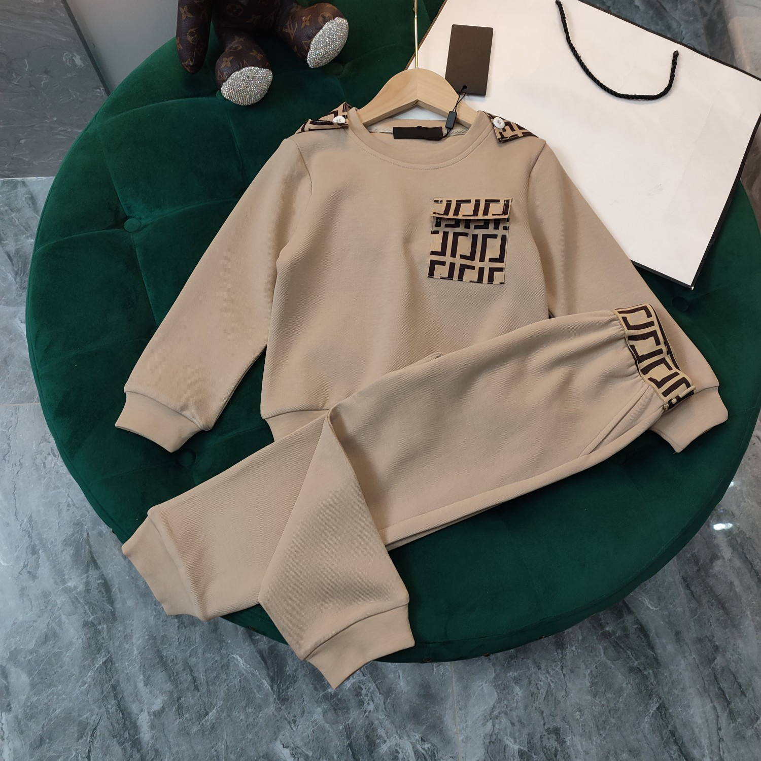 designer kids Hooded + pants sets childrens kahiki autumn round neck tracksuit clothing long sleeve trousers set girls sports boys wear size 100-150, 03
designer kids Hooded + pants sets childrens kahiki autumn round neck tracksuit clothing long sleeve trousers set girls sports boys wear size 100-150, 03