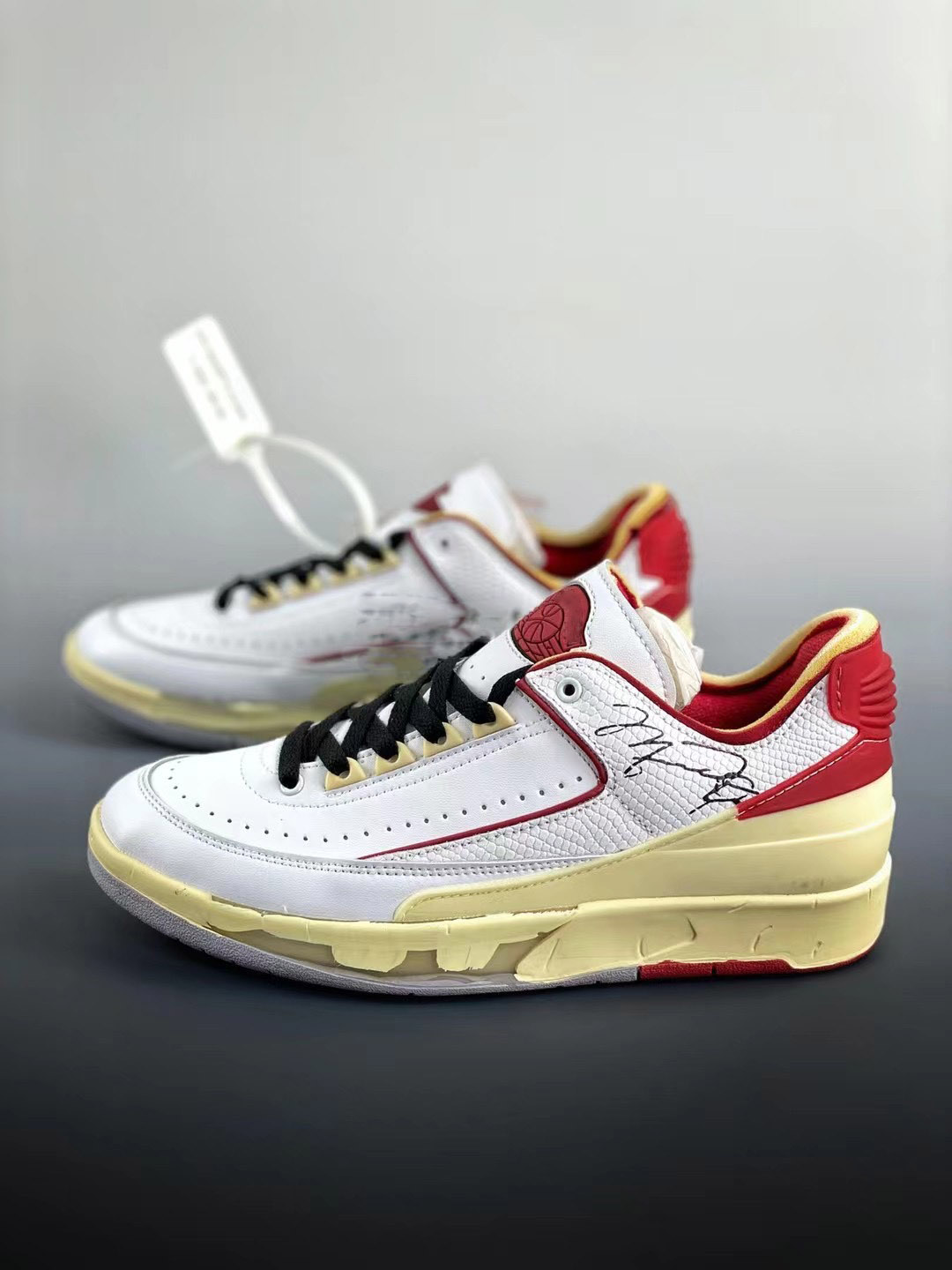 2021 Authentic Jumpman 2 Man Basketball Shoes Varsity Muslin Fire Red Off Black White Zapatos Chicago UNC Bred Sports Sneakers Mens Sport Trainers With Box
2021 Authentic Jumpman 2 Man Basketball Shoes Varsity Muslin Fire Red Off Black White Zapatos Chicago UNC Bred Sports Sneakers Mens Sport Trainers With Box