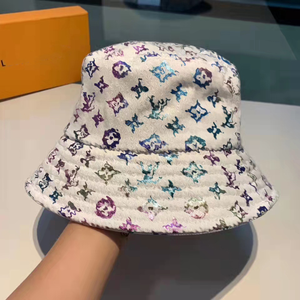 Luxurys Designers Fashion fisherman hat Bucket hat classic style color pattern sunshade windproof leisure party gift for lovers is very beautiful good nice, White
Luxurys Designers Fashion fisherman hat Bucket hat classic style color pattern sunshade windproof leisure party gift for lovers is very beautiful good nice, White