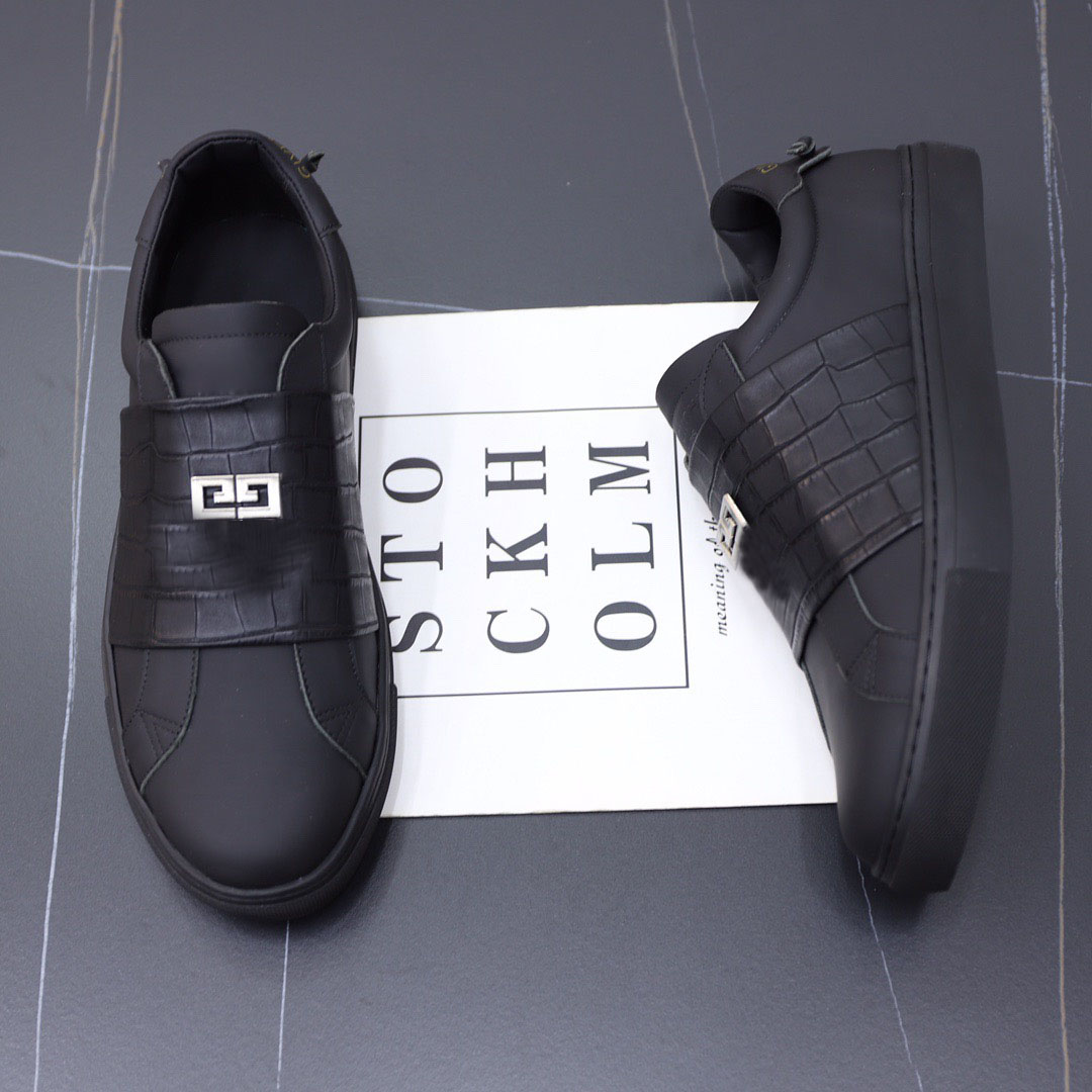 2021 Designer sandal shoes Rhyton Beige Men Trainers Vintage Sneakes with box slippers women sandals fashion beach flat non-slip classical hole size 35-45 a513, Black
2021 Designer sandal shoes Rhyton Beige Men Trainers Vintage Sneakes with box slippers women sandals fashion beach flat non-slip classical hole size 35-45 a513, Black