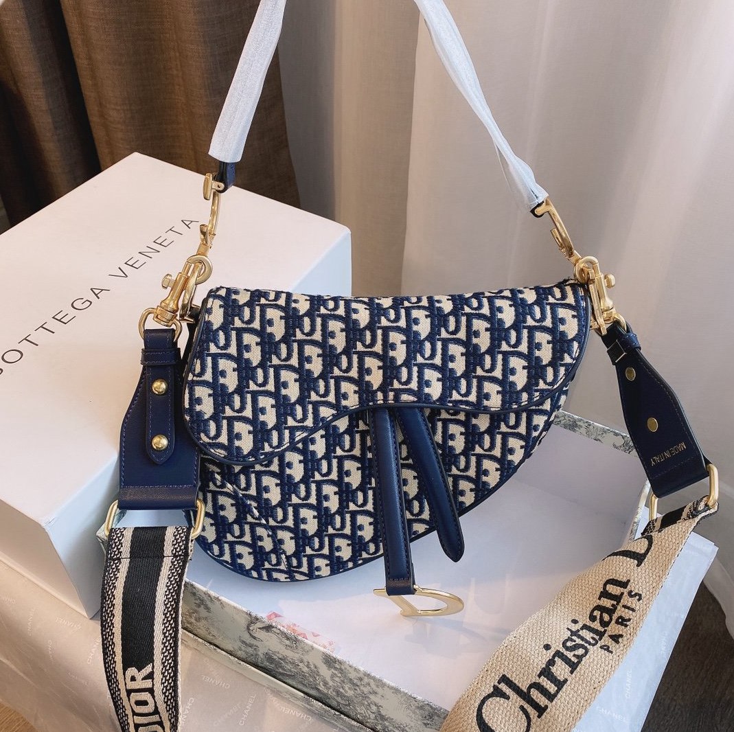 2021 On Sale Fashion Classic Luxury Brand Leather Women Bags Handbag Women's Tote Backpack Handbags Ladies Bag Wallet -L4006
2021 On Sale Fashion Classic Luxury Brand Leather Women Bags Handbag Women's Tote Backpack Handbags Ladies Bag Wallet -L4006
