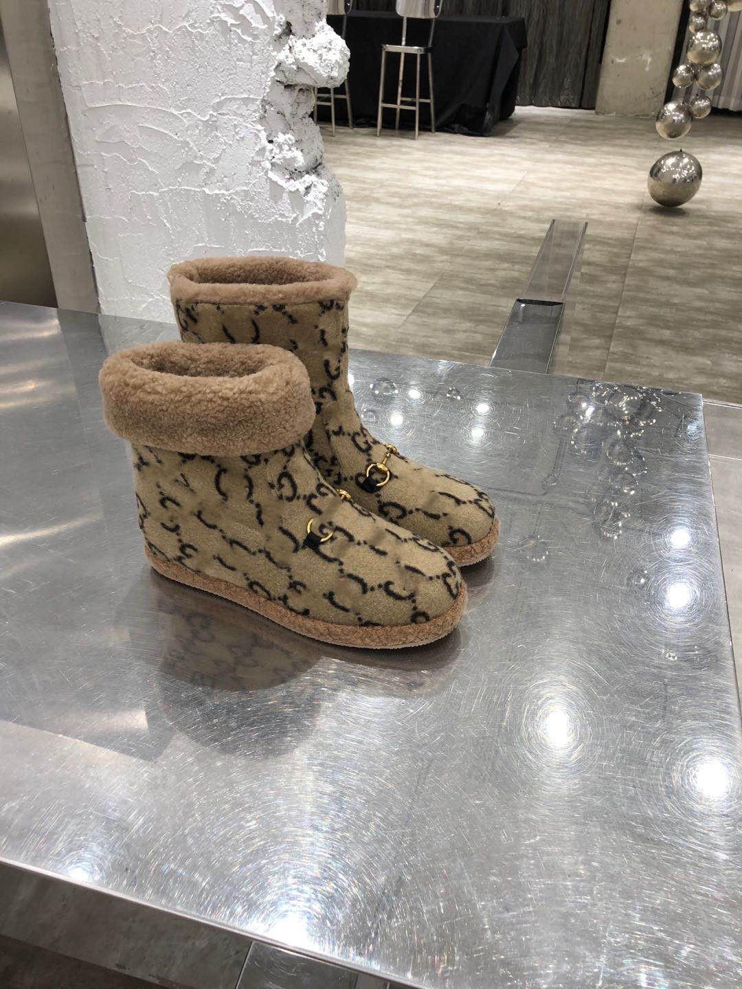 2021 classic mini short shoes bailey bow tall button boot wgg triplet Australia womens women winter snow boots fur Australian furry booties, Black 
2021 classic mini short shoes bailey bow tall button boot wgg triplet Australia womens women winter snow boots fur Australian furry booties, Black