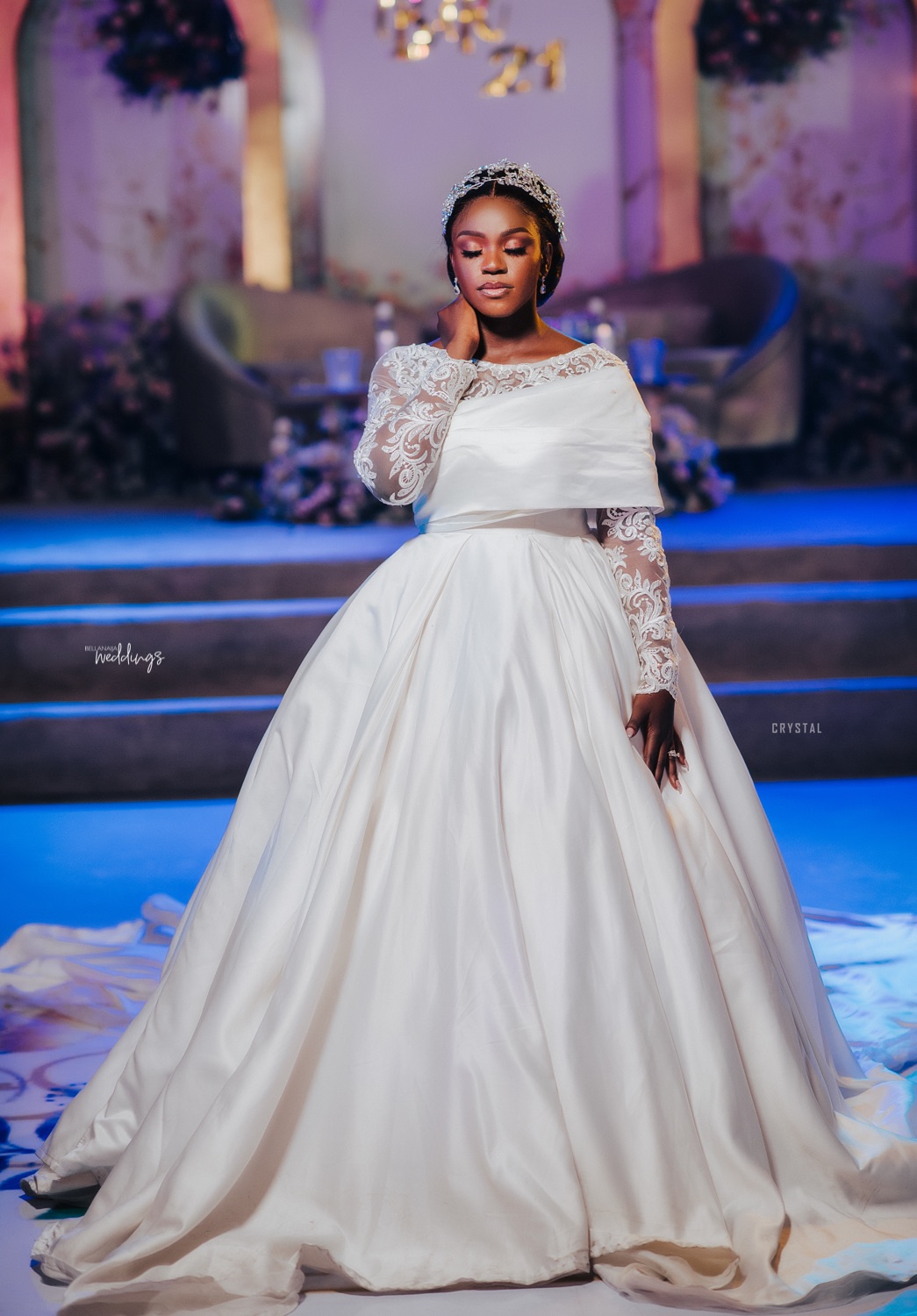 Stunning Plus Size Lace Wedding Dresses Bateau Neck Bridal Gowns Long Sleeves A Line Sweep Train Satin Corset Vestido De Novia