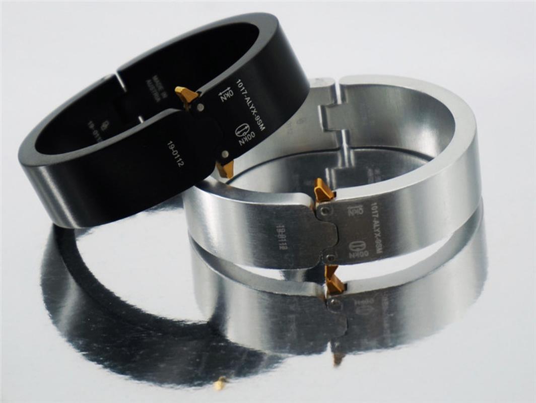 BRACELET Men Women 1017 ALYX 9SM Bracelets 1:1 High Quality Austria Lasered Logo Cuff Buckle Clasp Bangle
BRACELET Men Women 1017 ALYX 9SM Bracelets 1:1 High Quality Austria Lasered Logo Cuff Buckle Clasp Bangle