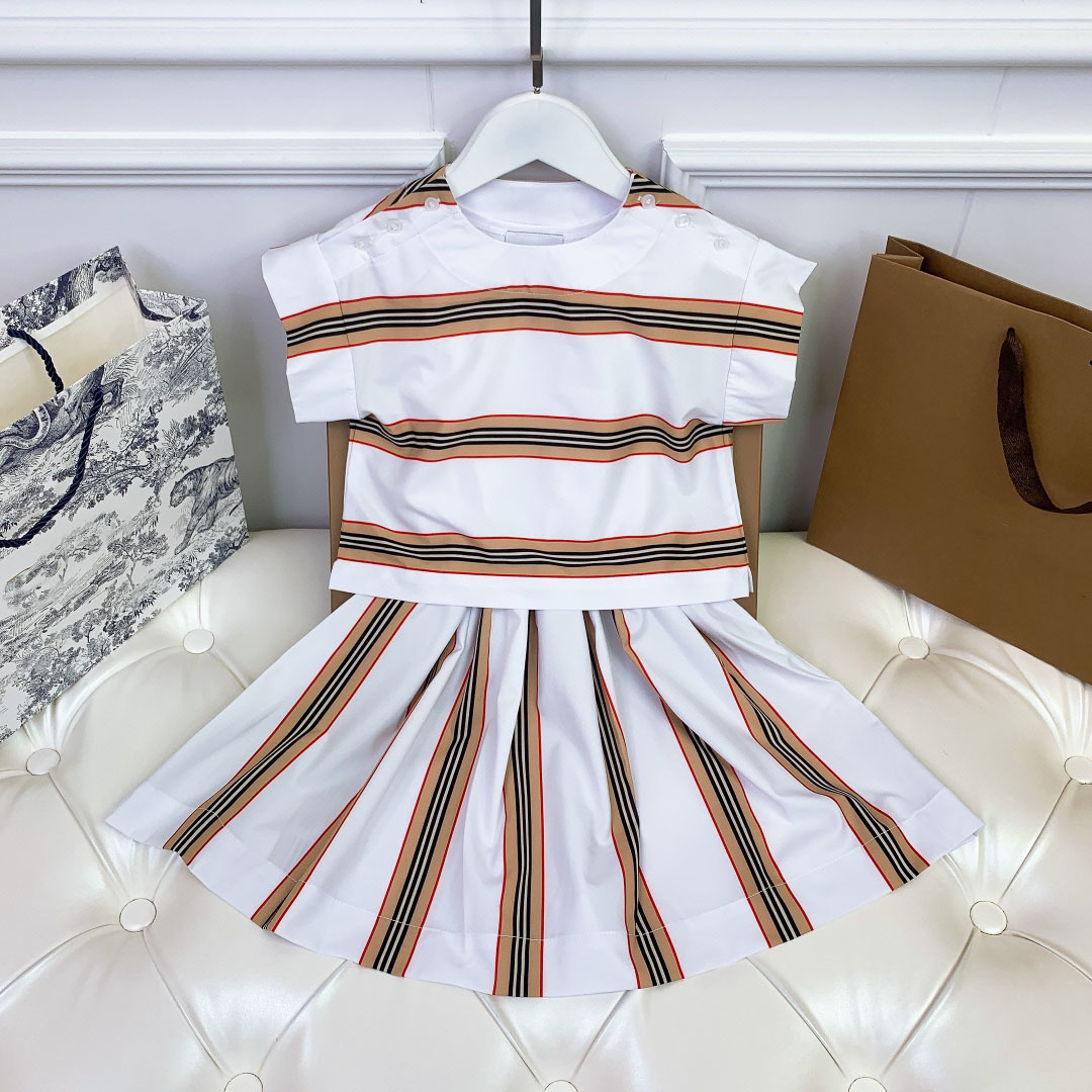 2021ss BBR Baby Girl Dress sets summer casual skirt high quality Burb and erry Babye Girls Designer Clothes round neck Designers Clothing Ki, White
2021ss BBR Baby Girl Dress sets summer casual skirt high quality Burb and erry Babye Girls Designer Clothes round neck Designers Clothing Ki, White