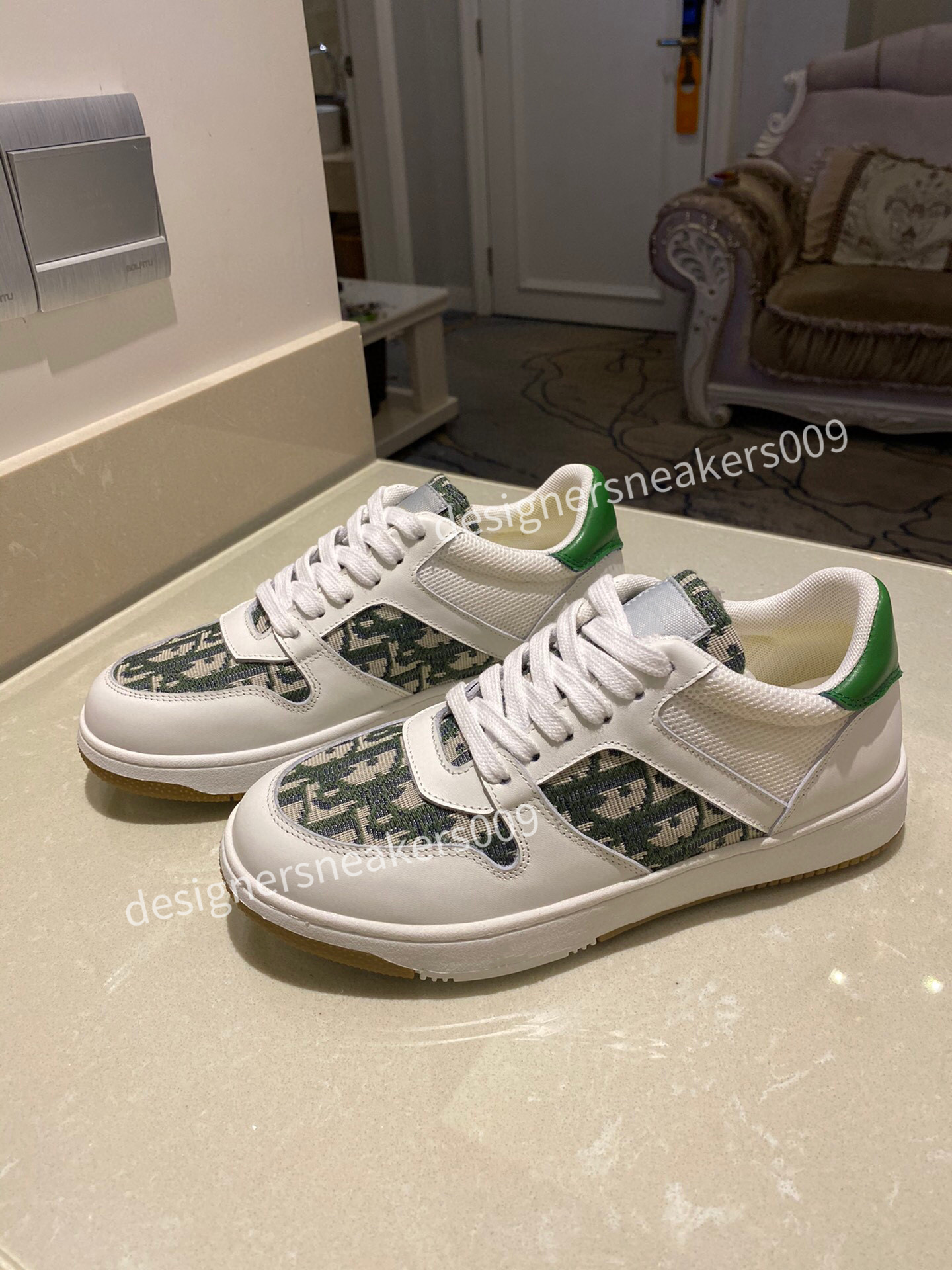 Vintage shoes Luxury Designer Logo Print Check Cotton Sneakers men women casual canvas shoe size35-46, 02
Vintage shoes Luxury Designer Logo Print Check Cotton Sneakers men women casual canvas shoe size35-46, 02