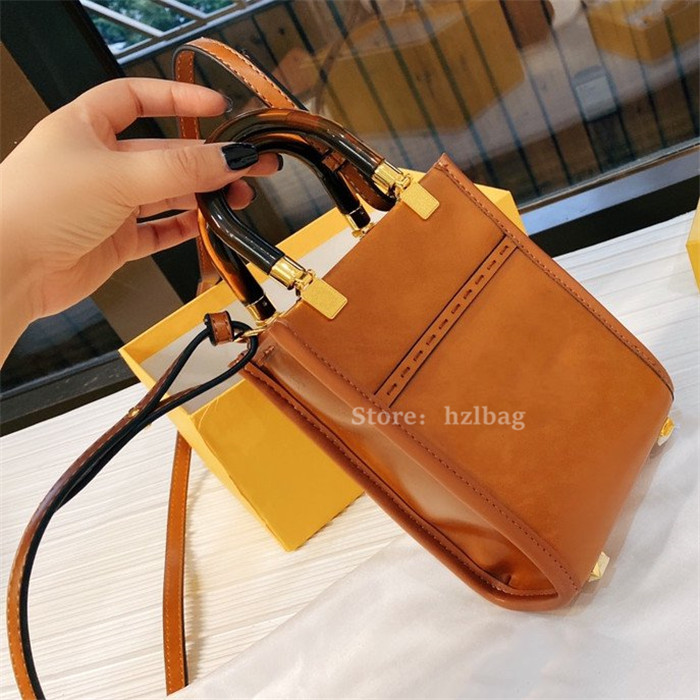 Mini Sunshine Shopper Dark Brown Leather Mini-Bag Roma Plexiglass Handles Shoulder Bags Small Totes Bags Luxurys Designers Bags, Color 02
Mini Sunshine Shopper Dark Brown Leather Mini-Bag Roma Plexiglass Handles Shoulder Bags Small Totes Bags Luxurys Designers Bags, Color 02