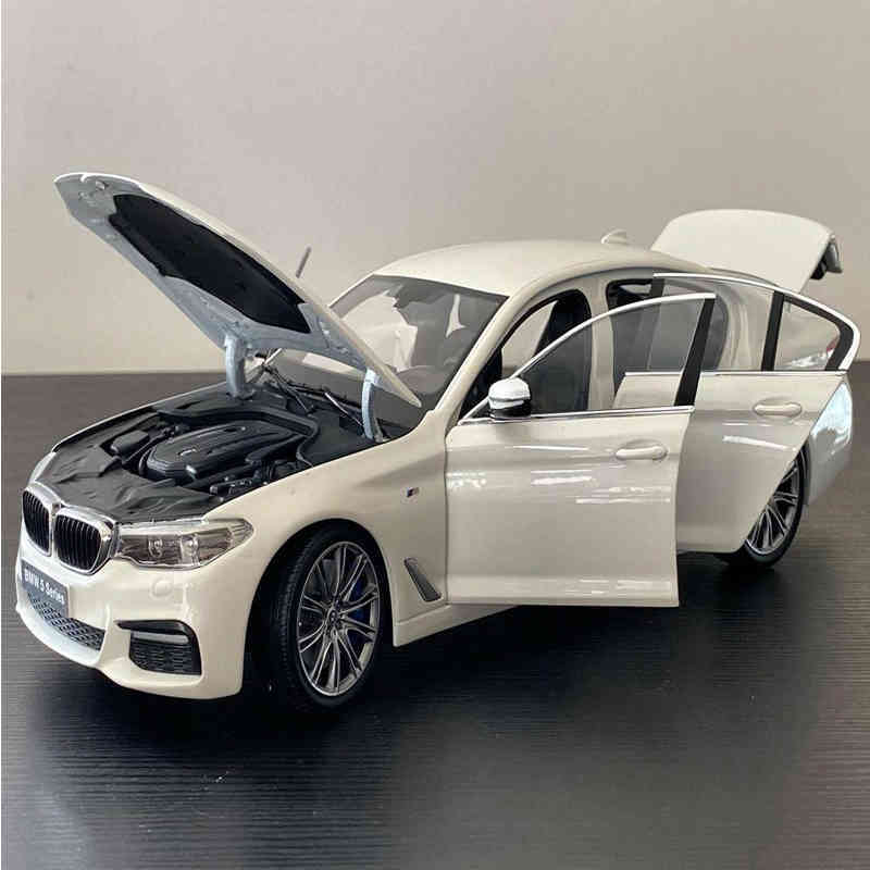 Children's miniature alloy car, toy collection, handmade jewelry, BMW 5 series, 1:24
Children's miniature alloy car, toy collection, handmade jewelry, BMW 5 series, 1:24