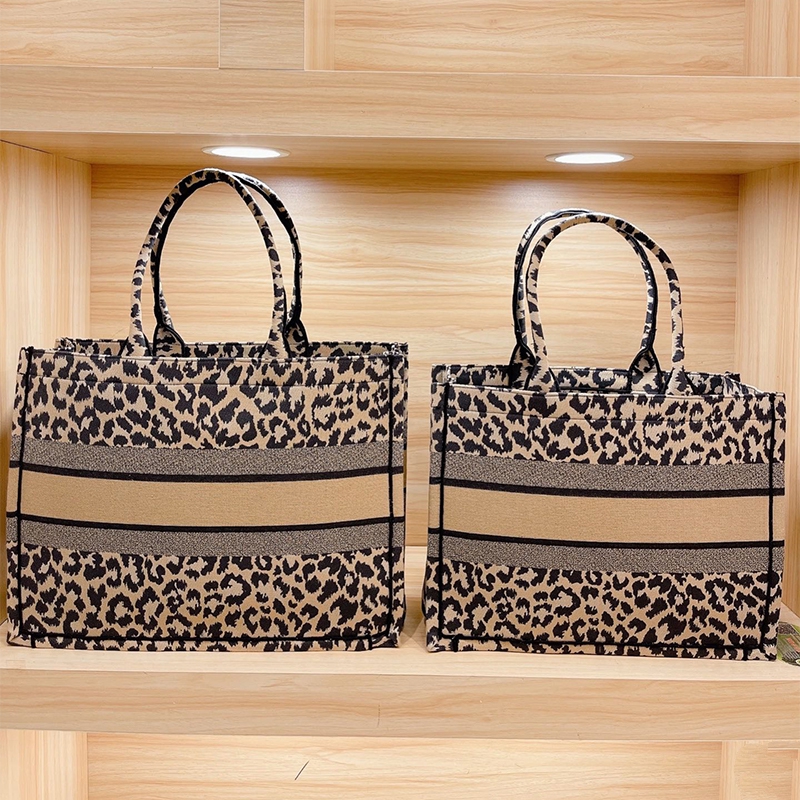 Designer Tote Women's Shopping Bag New Arrival Large Capacity Hand Single Shoulder Bags Letter Printing Fashion Totes Women Handbag, This item is not for sale
Designer Tote Women's Shopping Bag New Arrival Large Capacity Hand Single Shoulder Bags Letter Printing Fashion Totes Women Handbag, This item is not for sale