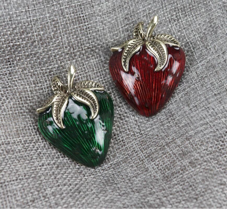 2021 European vintage letter brooch enamel dripping strawberry fashion all-around designer suit accessories 2 colors available for both men and women fast delivery
2021 European vintage letter brooch enamel dripping strawberry fashion all-around designer suit accessories 2 colors available for both men and women fast delivery