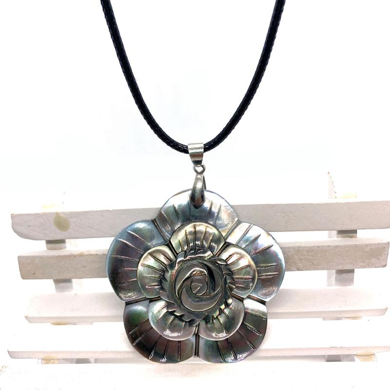 Pendant Necklaces Ladies Bohemian Necklace White And Black Natural Shells Exquisite Jewelry String Clavicle Chain 37/47mm, Silver
Pendant Necklaces Ladies Bohemian Necklace White And Black Natural Shells Exquisite Jewelry String Clavicle Chain 37/47mm, Silver