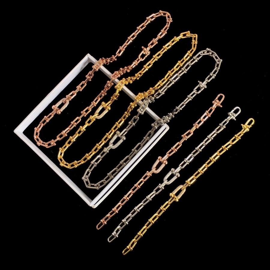 Europe America Fashion Style Jewelry Sets Lady Women Brass Engraved Letter 18K Plated Gold Settings Diamond U-shape Chain Earrings Bracelet Necklace, No original box
Europe America Fashion Style Jewelry Sets Lady Women Brass Engraved Letter 18K Plated Gold Settings Diamond U-shape Chain Earrings Bracelet Necklace, No original box