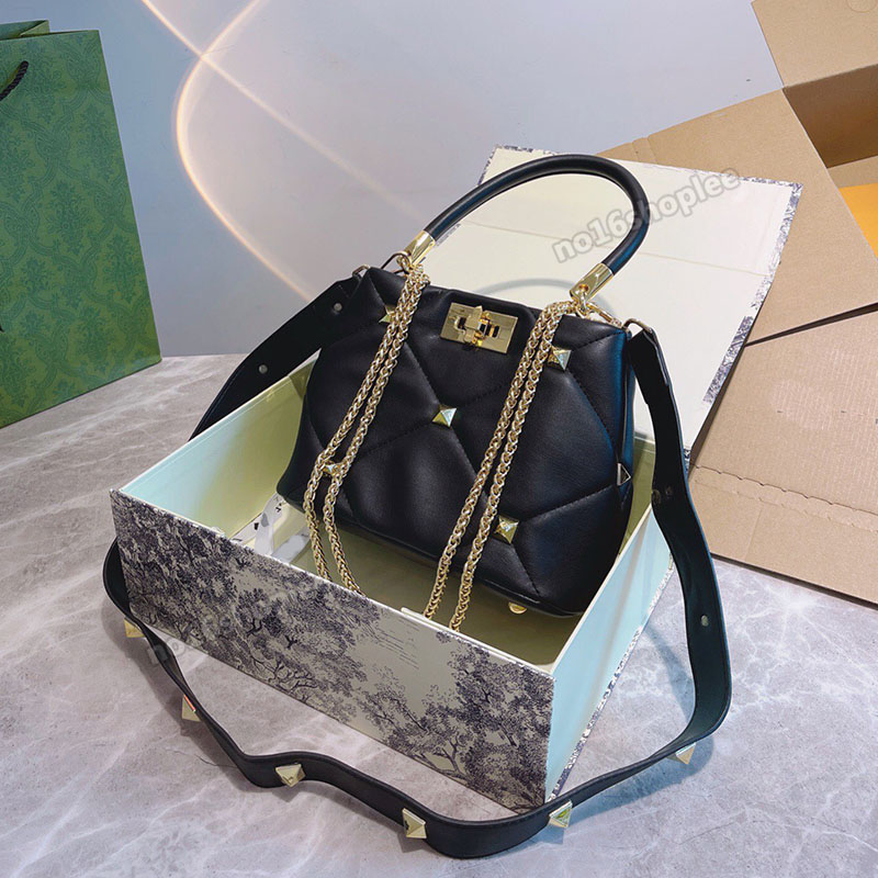 top quality valentino leather handbag messenger bag rivet bucket ladies shoulder bags purse luxurys designers crossbody chain wallet with box 20cm
top quality valentino leather handbag messenger bag rivet bucket ladies shoulder bags purse luxurys designers crossbody chain wallet with box 20cm