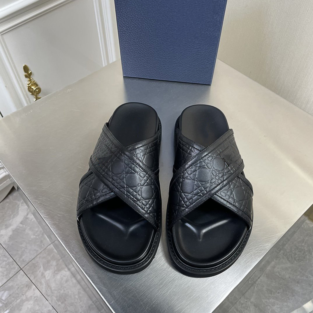 High quality summer men beach slippers made flat hollow sandals designer luxury brand Classic, Black
High quality summer men beach slippers made flat hollow sandals designer luxury brand Classic, Black